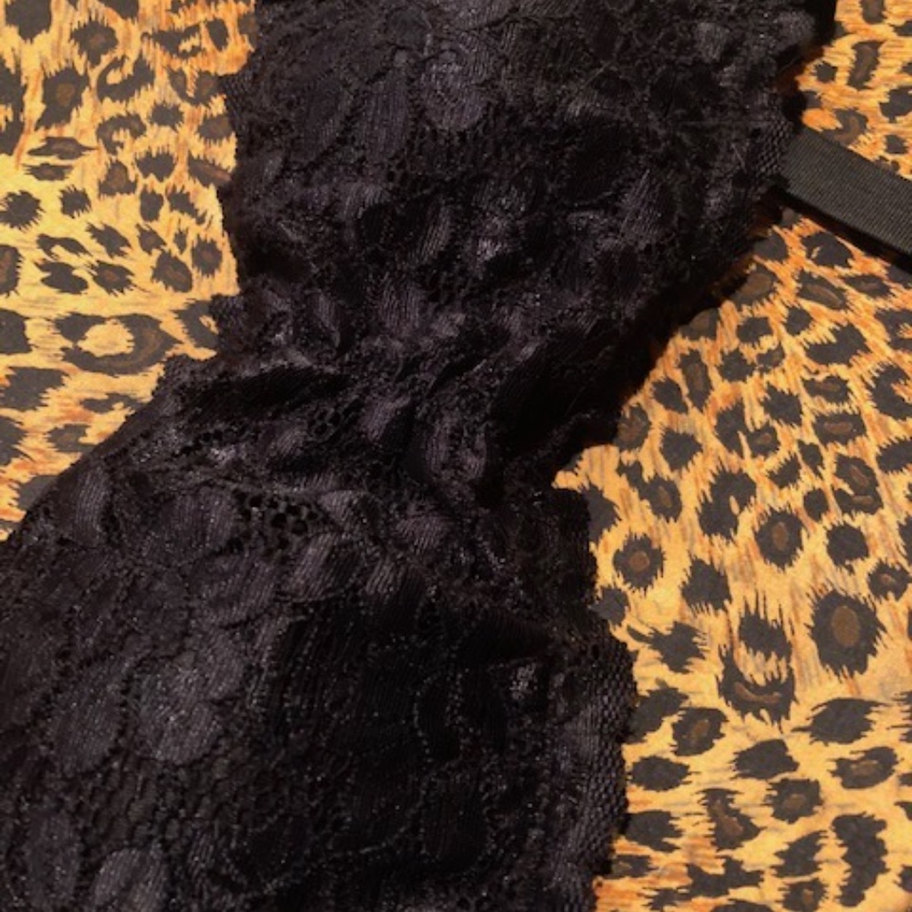 Black lace barlette